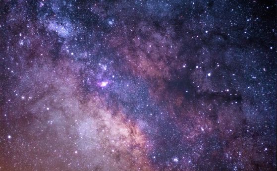 Астрономи откриха голям масив от древни галактики