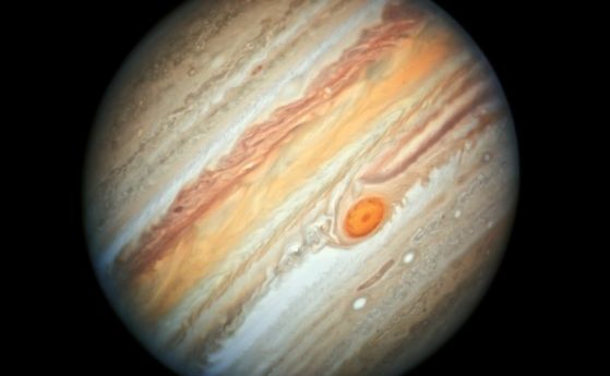 Хъбъл засне нови величествени снимки на Юпитер