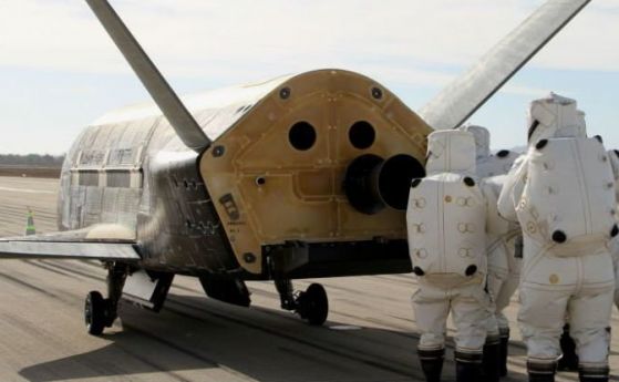 Секретният космолет X-37B обикаля Земята вече 719 дни и не се знае защо