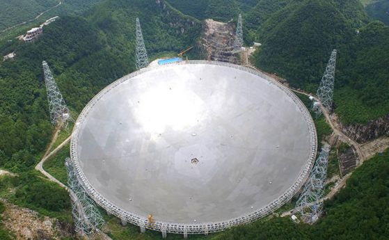 Гигантският радио телескоп в Китай току-що откри повтарящи се сигнали от космоса