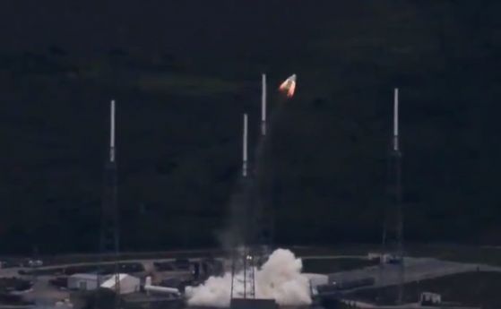SpaceX сподели кадри от теста на спасителната система на кораба Crew Dragon