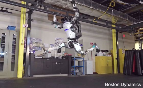 Роботът Atlas е вече гимнастик по стряскащо човешки начин (видео)