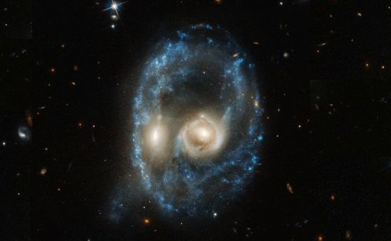 Телескопът Хъбъл показа галактика, която прилича на лице. Каталогът Арп-Мадор (видео)