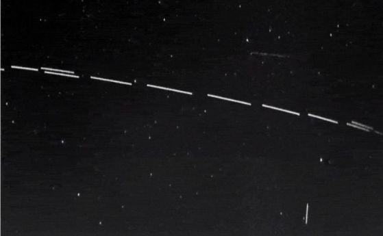 Сателитите Starlink на Илън Мъск изцяло засенчиха рядък метеорен поток (видео)