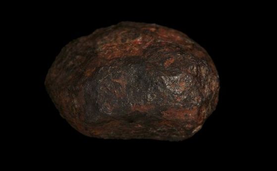 Минерал, несрещан в природата, е открит в метеорит от ядрото на друга планета