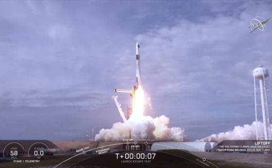 SpaceX извърши успешно финалния тест на космическия кораб за превоз на астронавти (видео)