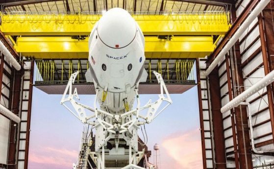 SpaceX ще изпрати двама астронавти в космоса за първи път (видео)