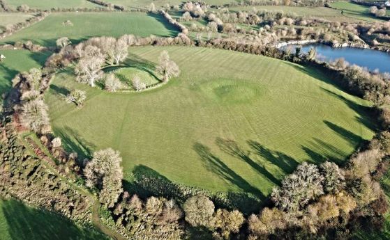 Внушителен храмов комплекс е открит под могила в Северна Ирландия