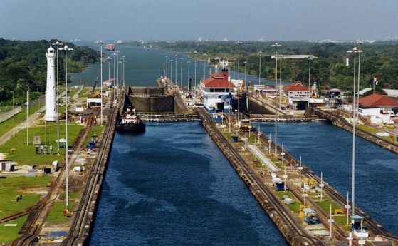 На 15 август 1914 г. Панамският канал е отворен за плаване