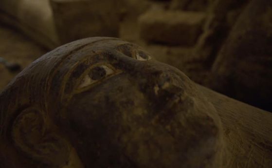 Археолози откриват 13 уникално запазени саркофага на 2 500 години в Египет