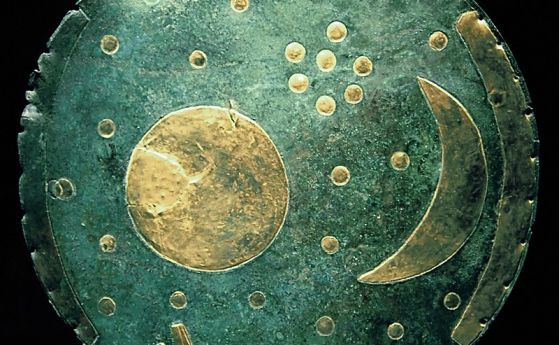 Проучване оспорва възрастта на най-древното изображение на нощно небе - дискът от Небра