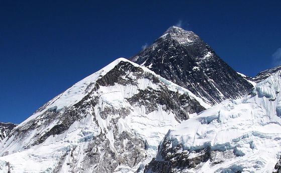 Непал и Китай обявиха, че според ново измерване, Еверест е по-висок с почти метър от считаното досега