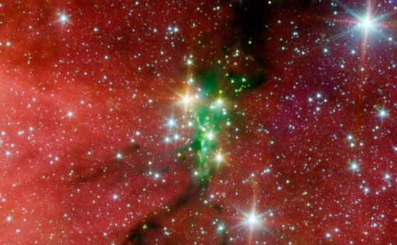 Празнична снимка от космическия телескоп Spitzer