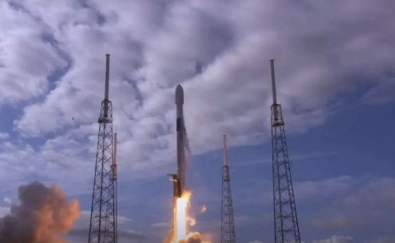 SpaceX поставя на орбита 143 сателита - рекорд за едно изстрелване (видео)