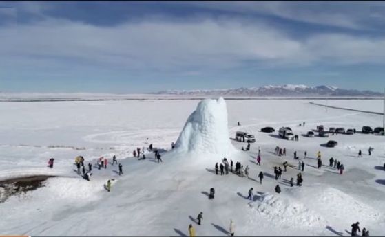 14-метров леден вулкан се появи в Казахстан (видео)