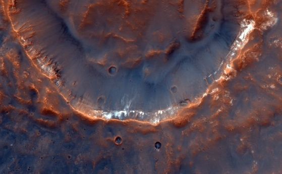 Мисия CaSSIS засне кратерите и каньоните на Марс