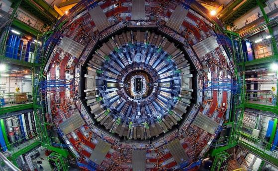 Наблюдаван е нов възбуден красив странен барион при експеримент в ЦЕРН