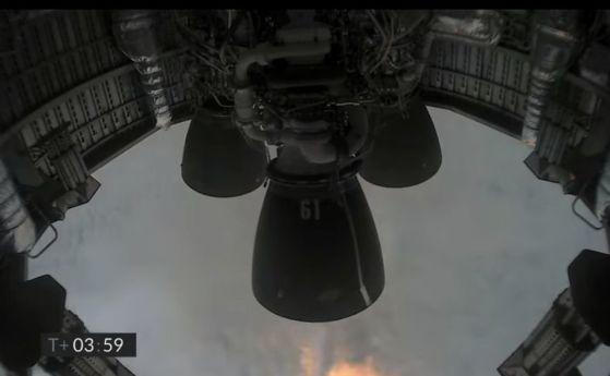 SpaceX безопасно приземи гигантската си ракета след 4 неуспеха