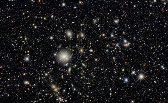 Астрономи са създали най-голямата досега карта на тъмната материя (видео)