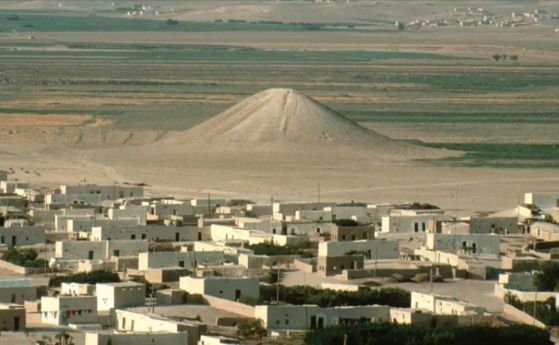 Могила с форма на пирамида с 30 трупа, може да е най-старият военен паметник в света