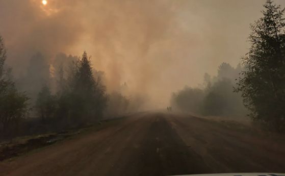 Най-големият и най-студеният регион в Русия гори отново. Тази година пожарите идват рано (видео)