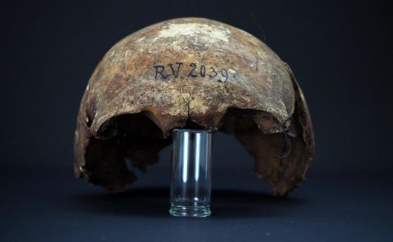 Най-старата жертва на черната смърт е ловец събирач преди 5000 години. Той е с най-ранния известен щам на чумата