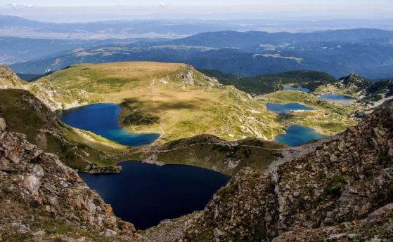 Какво се случва в района на Седемте езера в Рила – как влиянието на климатичните промени и променящите се условия правят езерата уязвими