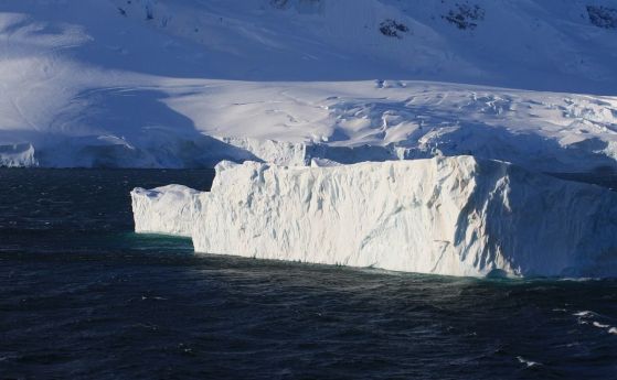 Топенето на полярния лед изкривява земната кора