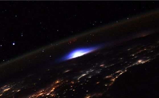 Загадъчно синьо сияние е заснето от Международната космическа станция (видео)