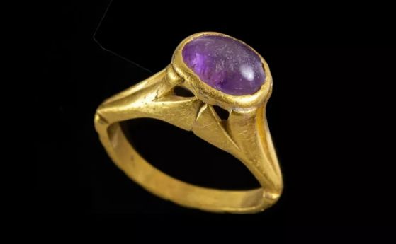 Древен пръстен "против махмурлук" е открит близо до древен винен завод в Израел