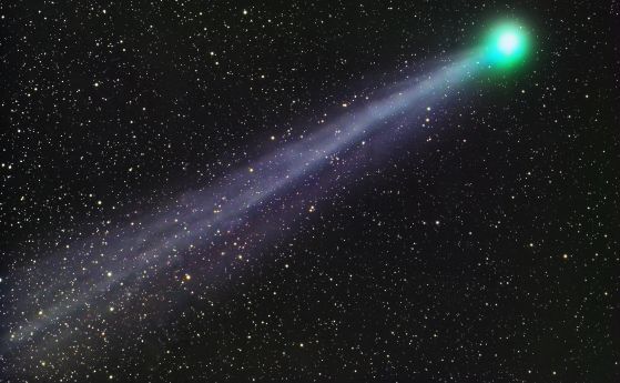 90-годишна космическа загадка: Защо главите на кометите може да са зелени, но никога опашките им