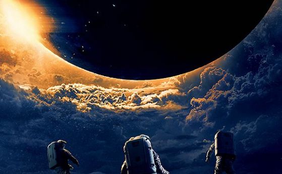 Може ли някога Луната да се сблъска със Земята като във филма „Moonfall“?