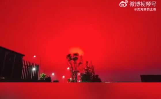 Кървавочервено небе над Шанхай