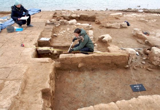 Изкопаните големи сгради от периода Митани са измерени и археологически документирани