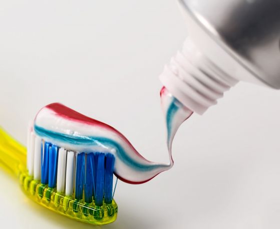 пасти за зъби съдържат изкуствени оцветители
