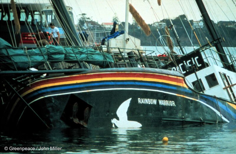 На 10 юли 1985 г., агенти на френските тайни служби потопяват кораба " Rainbow Warrior" на "Грийнпийс" | Човекът |