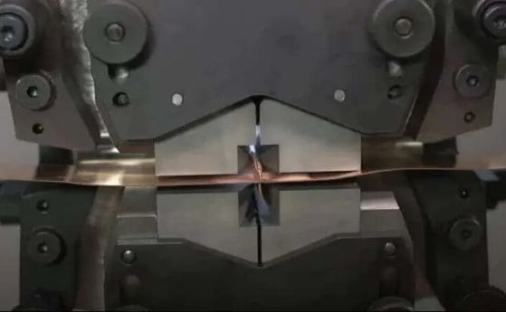 Чудото на студеното заваряване: Два метала се слепват просто с притискане без лепило 