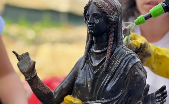 Открита е изключителна колекция от бронзови статуи в Италия (видео)
