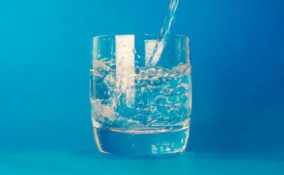 Водородна вода: Чудотворна напитка или прехвален мит?