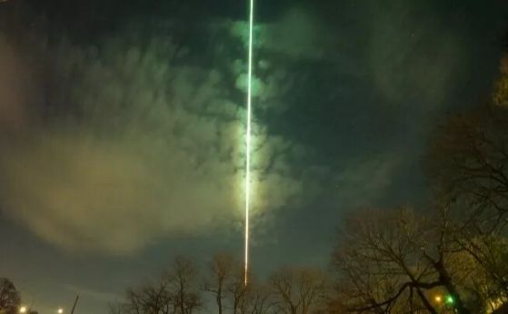 Зелено огнено кълбо, засечено от астрономите часове по-рано, пада в езерото Онтарио (видео)