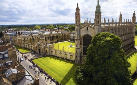 През 1920 г. Университетът в Кеймбридж отказва да приеме жени за студентки