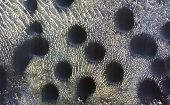 Странни кръгли пясъчни дюни са открити на Марс