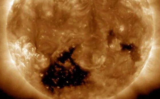 Гигантска "дупка" в Слънцето ще предизвика ярки полярни сияния