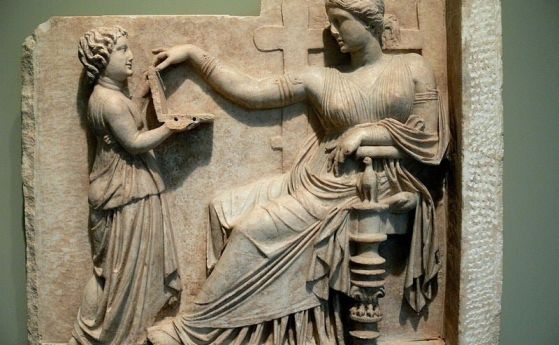 Древногръцка статуя, която според някои показва лаптоп