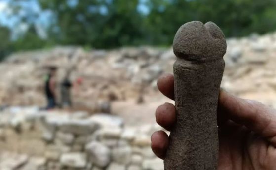 Фалически предмет, открит в руините на испански замък, е служил за точило за мечове