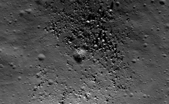 Областта на Комптън-Белкович на Луната крие гранитна плоча под повърхността