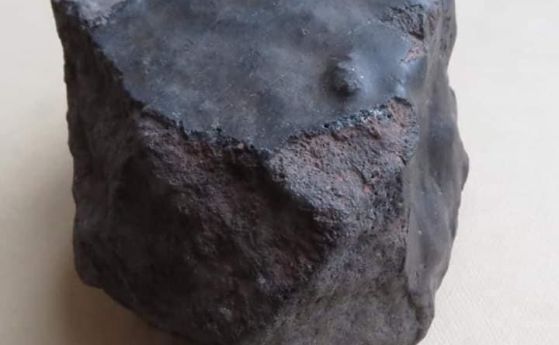 Метеорит напуска Земята и се приземява обратно след хиляди години пътешествия в орбита