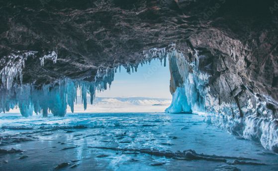 Ледена пещера, езерото Байкал. 