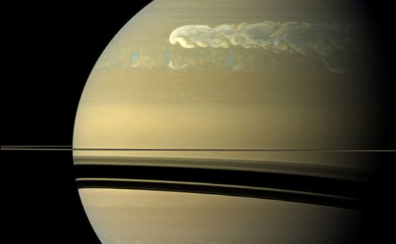 100-годишните "мегабури" на Сатурн създават радиосигнали