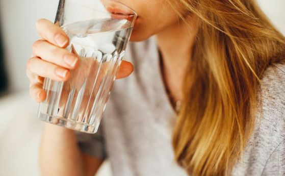 Помага ли за отслабването пиенето на много вода? Какво казват научните изследвания